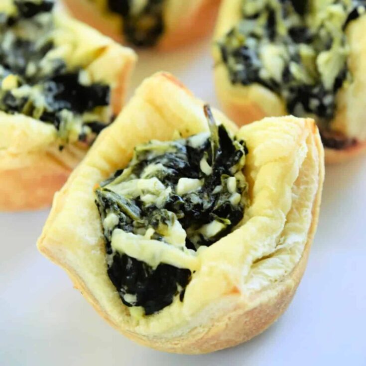 Spanakopita puff pastry bites